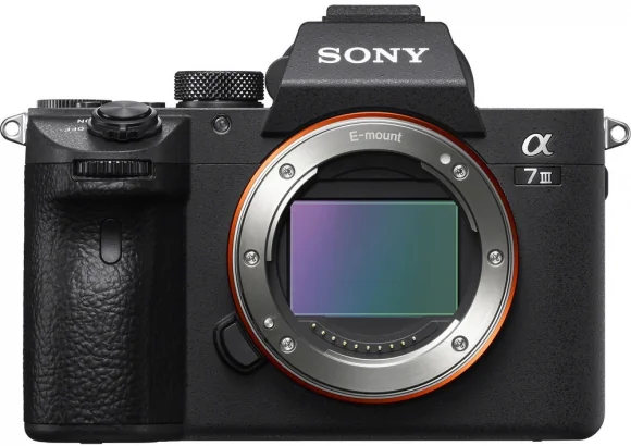 Sisteminis fotoaparatas Sony A7 III juodas korpusas (ILCE-7M3)